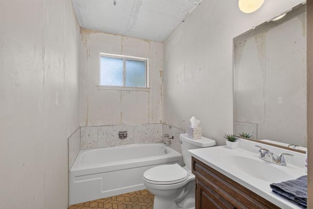 4824 Willowbrook Dr, Sacramento, CA 95842