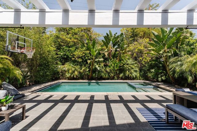 356 E Rustic Road, Santa Monica, CA 90402