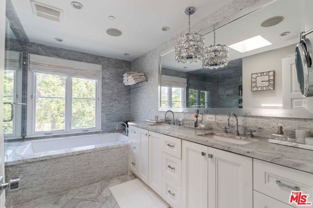 356 E Rustic Road, Santa Monica, CA 90402