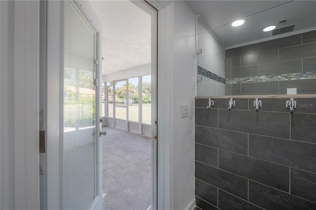 6108 OAK RIDGE AVENUE, New Port Richey, FL 34653