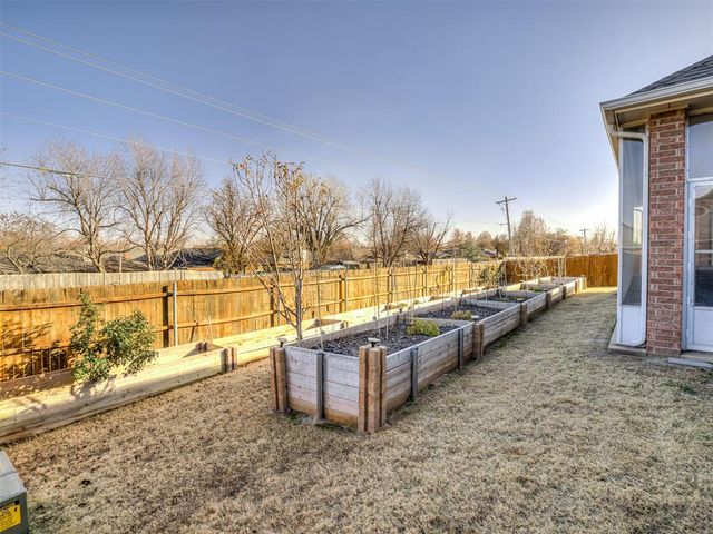 9200 Stacy Lynn Lane, Yukon, OK 73099
