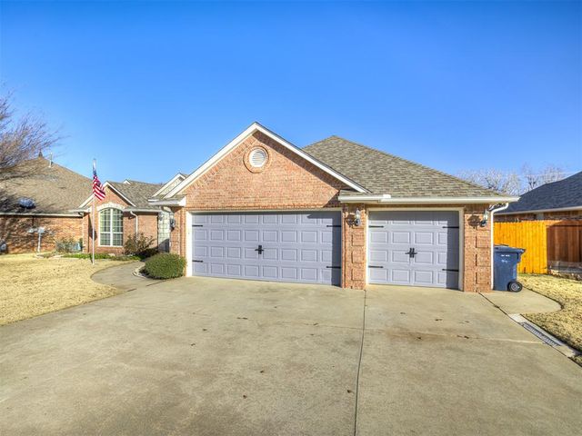 9200 Stacy Lynn Lane, Yukon, OK 73099