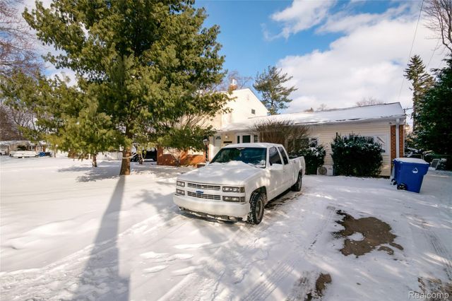 3520 Warringham Avenue, Waterford Charter Township, MI 48329