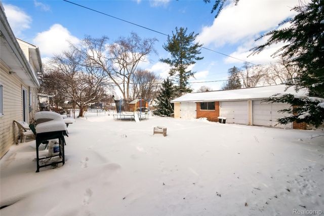 3520 Warringham Avenue, Waterford Charter Township, MI 48329