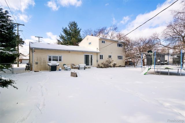 3520 Warringham Avenue, Waterford Charter Township, MI 48329