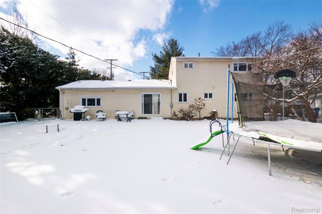 3520 Warringham Avenue, Waterford Charter Township, MI 48329