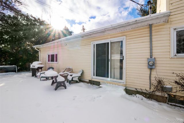 3520 Warringham Avenue, Waterford Charter Township, MI 48329