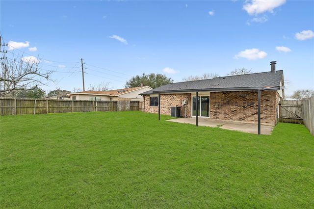 230 Tara Plantation Dr, Richmond, TX 77469