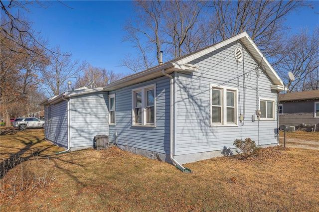 304 W South Street, Harrisonville, MO 64701