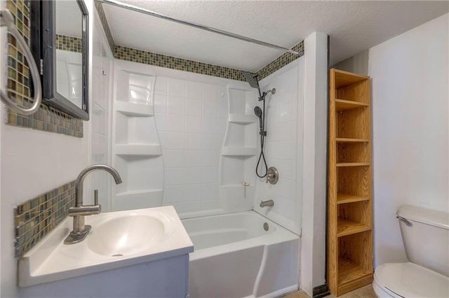 304 W South Street, Harrisonville, MO 64701