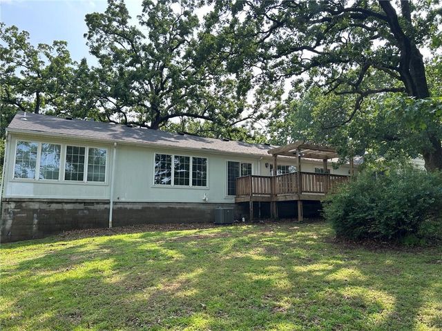912 Briarwood Lane, Nevada, MO 64772