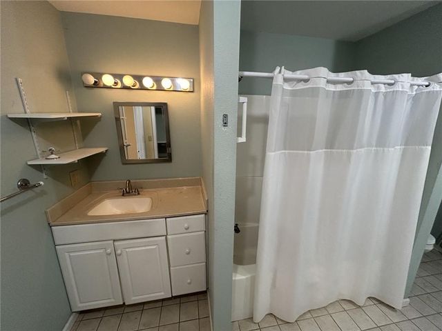 912 Briarwood Lane, Nevada, MO 64772