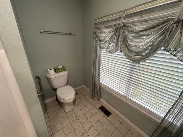 912 Briarwood Lane, Nevada, MO 64772