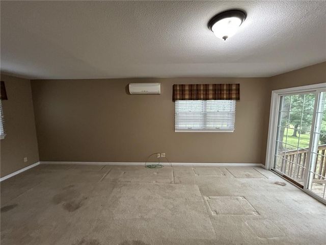 912 Briarwood Lane, Nevada, MO 64772