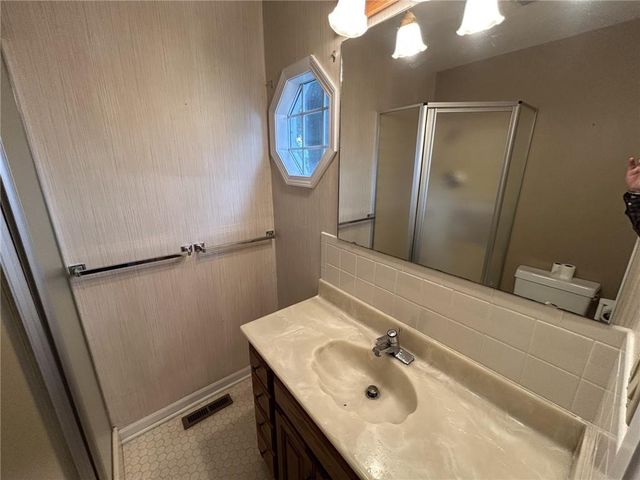 912 Briarwood Lane, Nevada, MO 64772