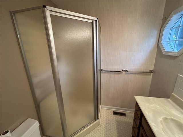 912 Briarwood Lane, Nevada, MO 64772