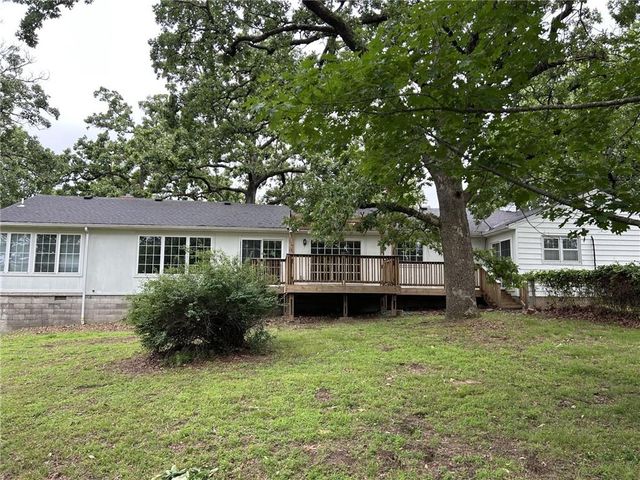 912 Briarwood Lane, Nevada, MO 64772
