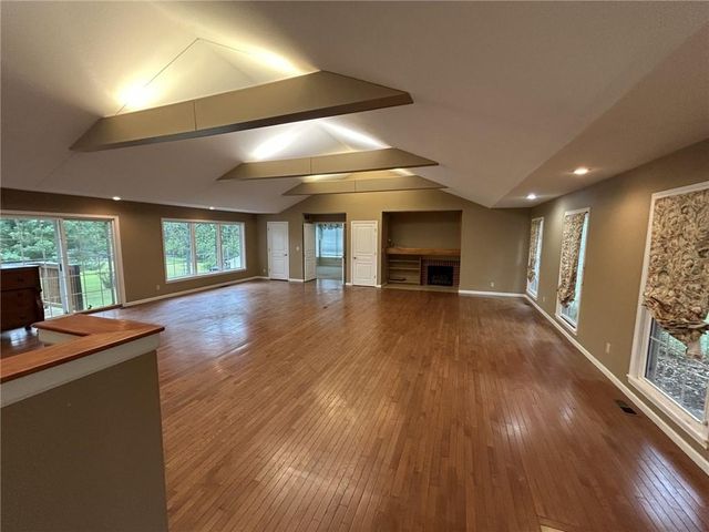 912 Briarwood Lane, Nevada, MO 64772