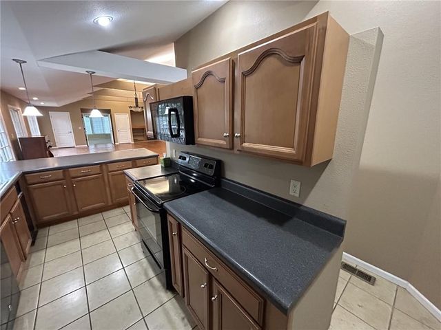 912 Briarwood Lane, Nevada, MO 64772