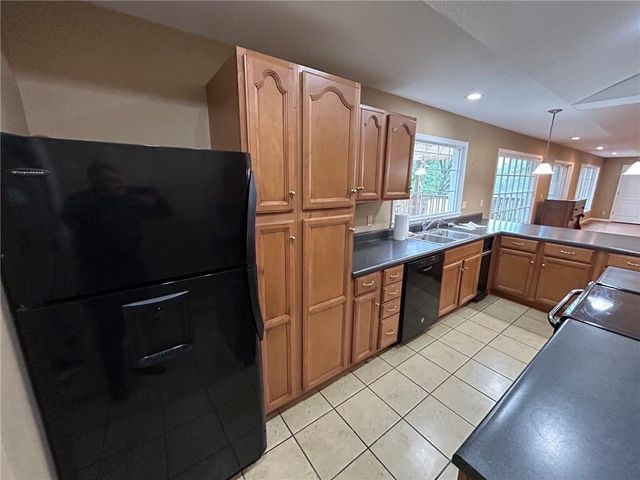 912 Briarwood Lane, Nevada, MO 64772