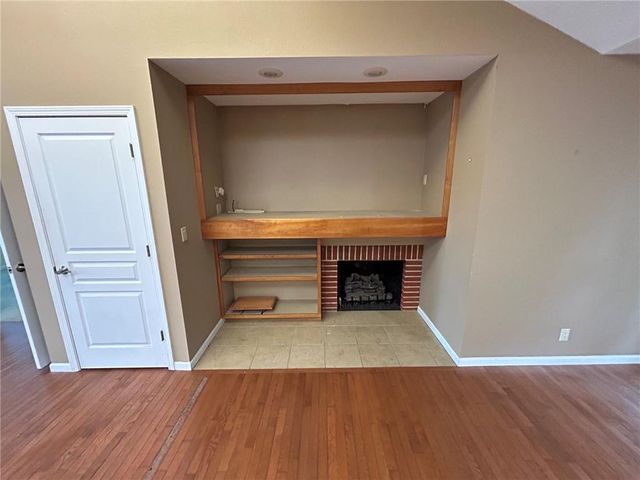 912 Briarwood Lane, Nevada, MO 64772