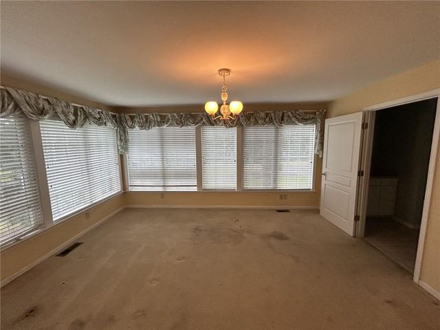 912 Briarwood Lane, Nevada, MO 64772