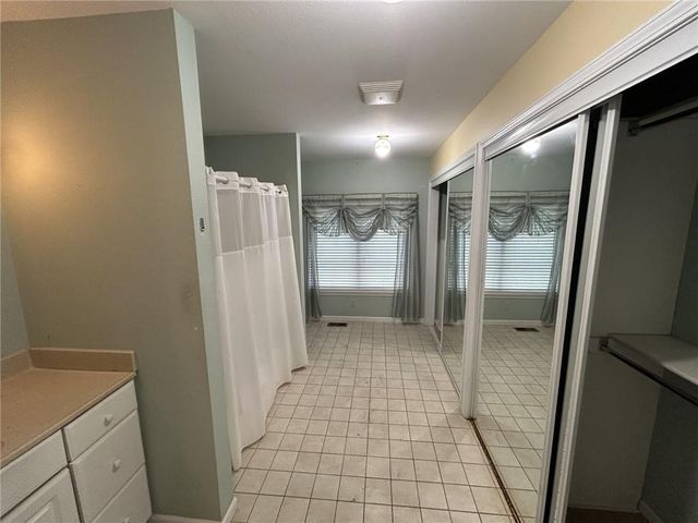 912 Briarwood Lane, Nevada, MO 64772