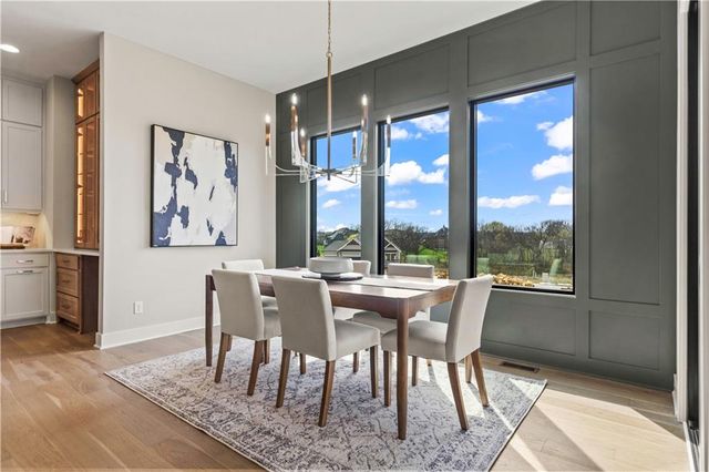 1812 NE Lashbrook Circle, Lee's Summit, MO 64086