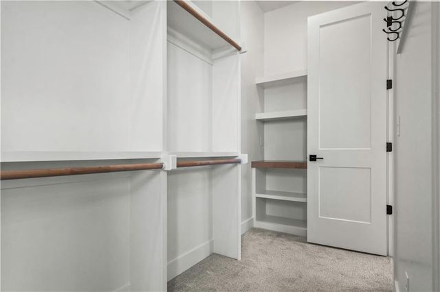 1812 NE Lashbrook Circle, Lee's Summit, MO 64086