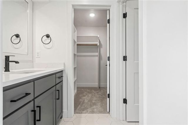 1812 NE Lashbrook Circle, Lee's Summit, MO 64086