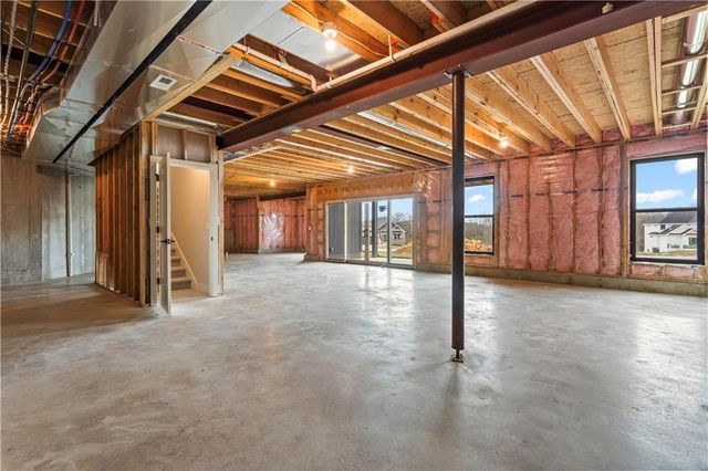 1812 NE Lashbrook Circle, Lee's Summit, MO 64086