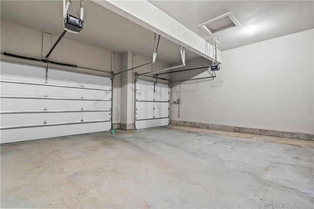 1812 NE Lashbrook Circle, Lee's Summit, MO 64086