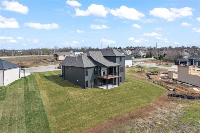 1812 NE Lashbrook Circle, Lee's Summit, MO 64086