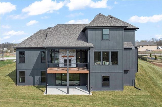 1812 NE Lashbrook Circle, Lee's Summit, MO 64086