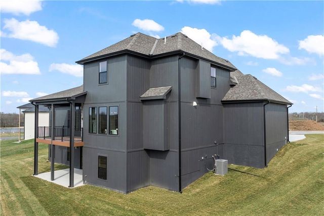 1812 NE Lashbrook Circle, Lee's Summit, MO 64086