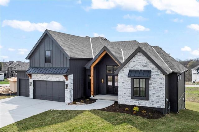 1812 NE Lashbrook Circle, Lee's Summit, MO 64086