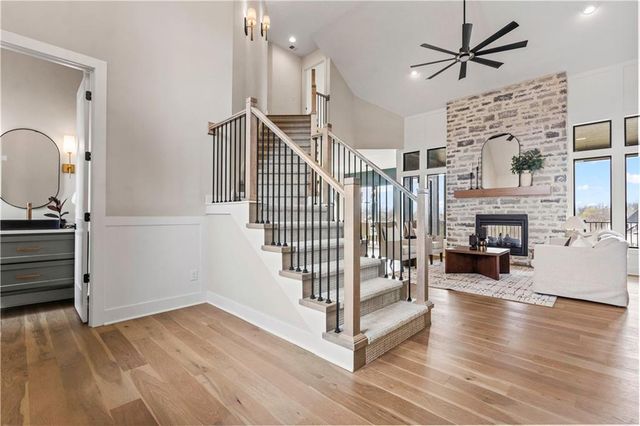 1812 NE Lashbrook Circle, Lee's Summit, MO 64086