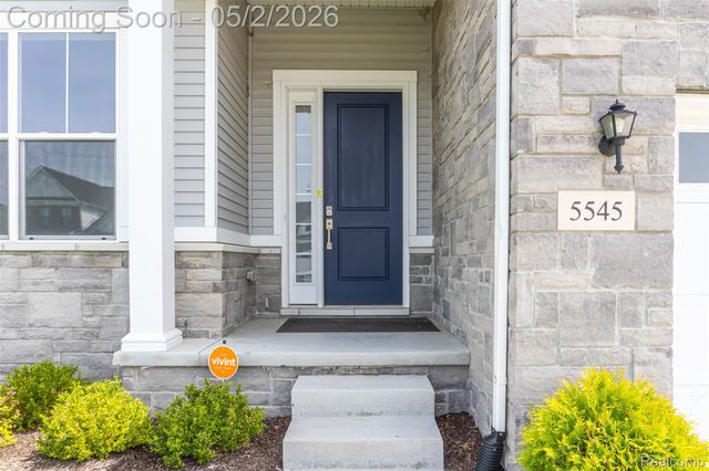 5545 Helmsdale Boulevard, West Bloomfield Charter Township, MI 48322