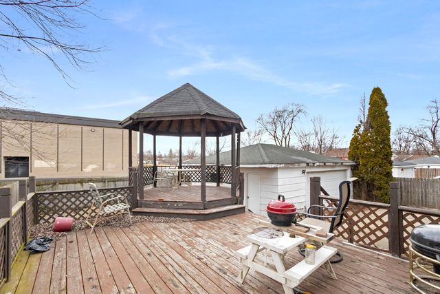 120 S Chestnut Lane, Glenwood, IL 60425