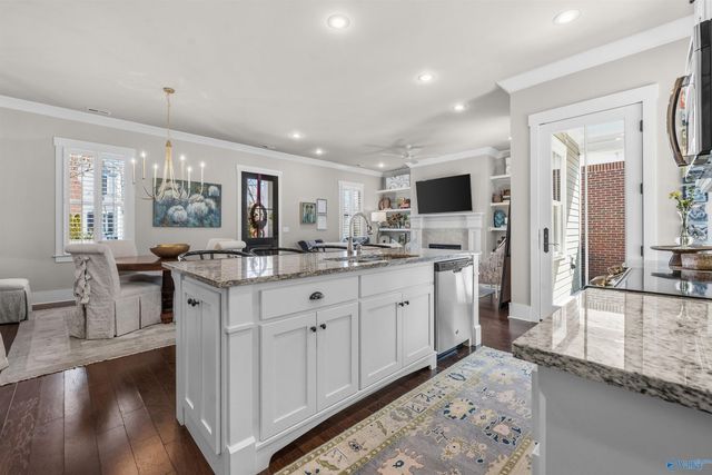 63 Hillcrest Avenue NW, Huntsville, AL 35806