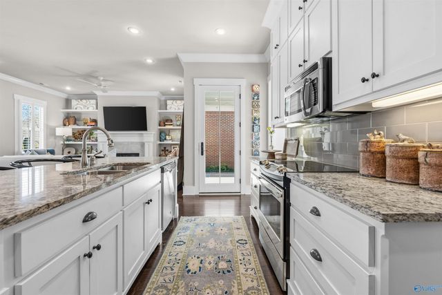 63 Hillcrest Avenue NW, Huntsville, AL 35806