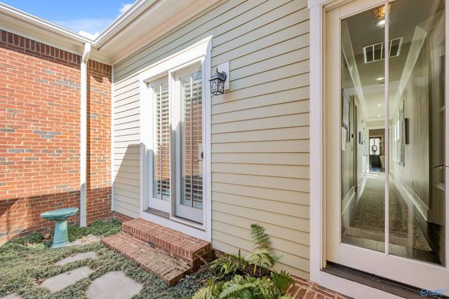 63 Hillcrest Avenue NW, Huntsville, AL 35806