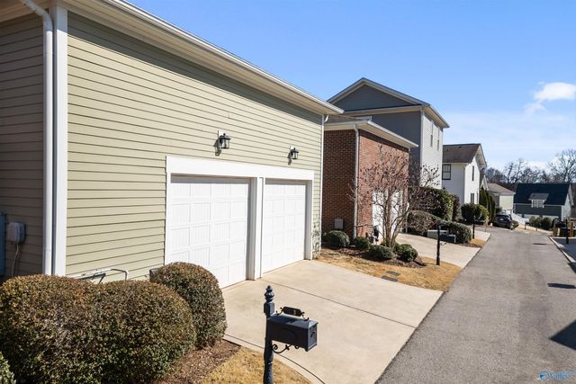 63 Hillcrest Avenue NW, Huntsville, AL 35806