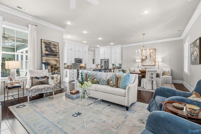 63 Hillcrest Avenue NW, Huntsville, AL 35806