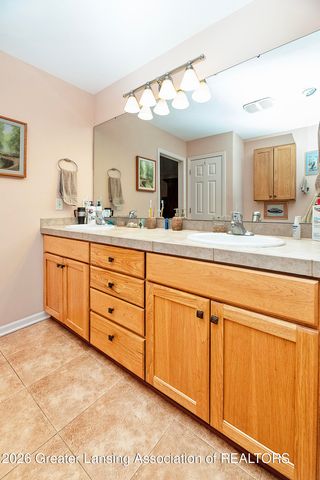 16763 Meadowbrook Drive, Haslett, MI 48840