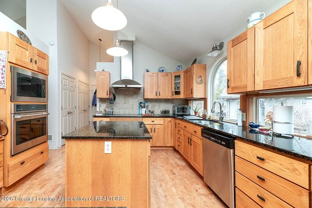 16763 Meadowbrook Drive, Haslett, MI 48840