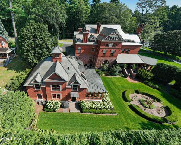 795 N Broadway, Saratoga Springs, NY 12866