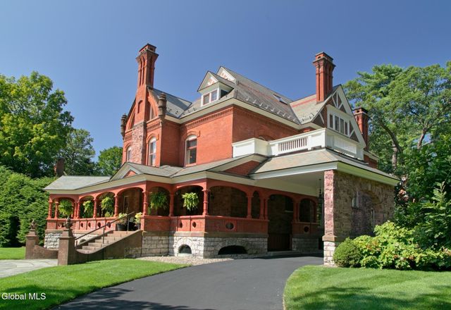 795 N Broadway, Saratoga Springs, NY 12866
