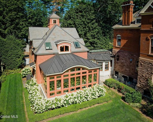 795 N Broadway, Saratoga Springs, NY 12866