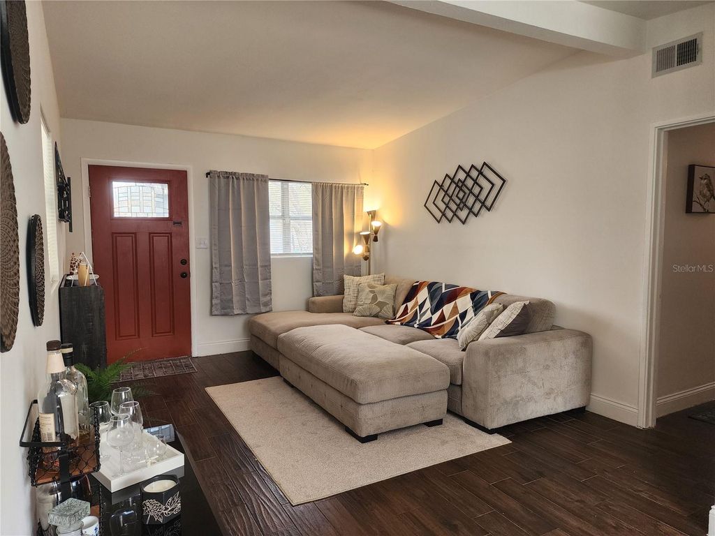 Image 2 of property listing at 3006 W CONCORD STREET, Orlando, FL 32805